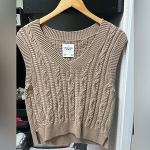 Abercrombie sweater vest